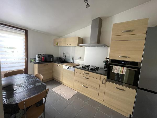 Maison plain-pied avec jardin et garage