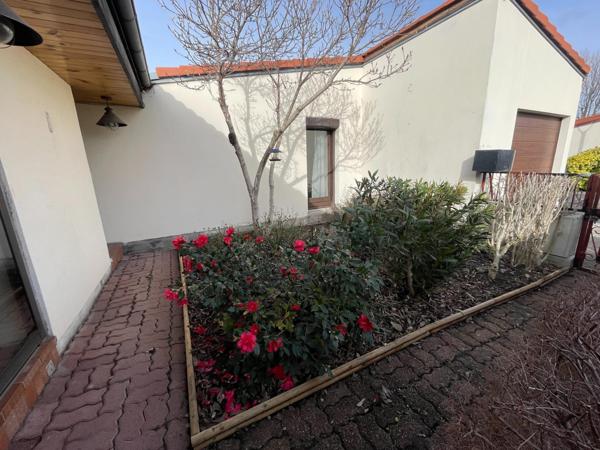 Maison plain-pied avec jardin et garage