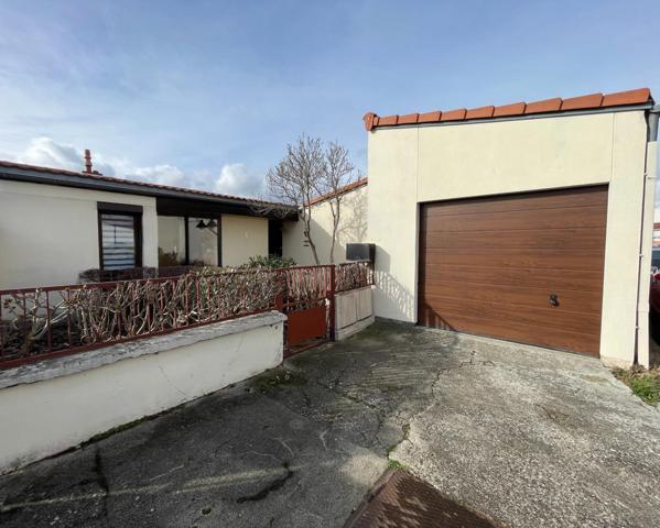 Maison plain-pied avec jardin et garage