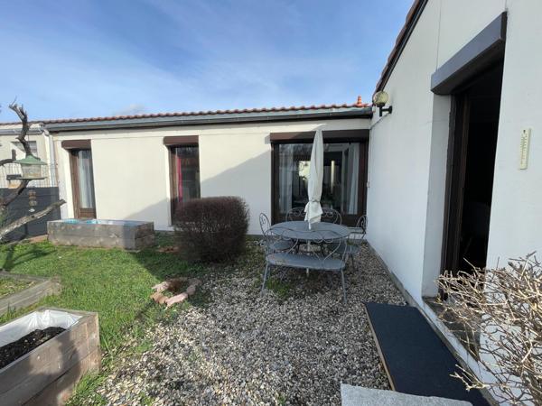 Maison plain-pied avec jardin et garage