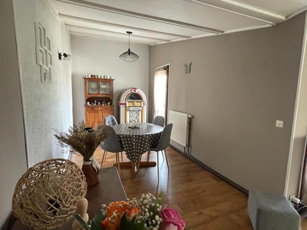 Maison plain-pied avec jardin et garage