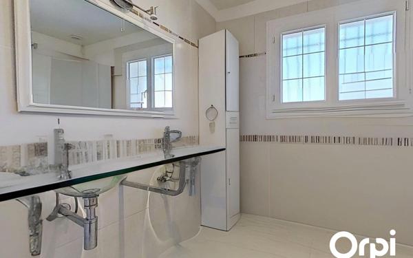 Maison à vendre    6 pièces •  Saint-Raphaël