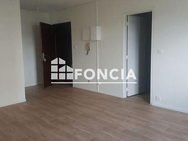 Location Appartement 2 pièces 46.88 m² - 82 RUE DES PONTS DE CE Angers 49000