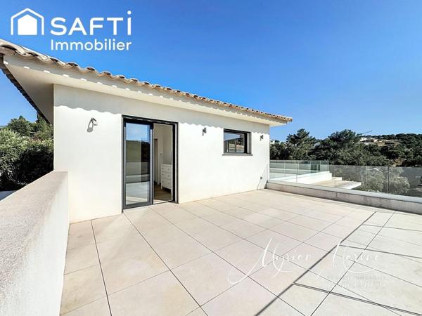 SAINT-AYGULF – Villa contemporaine avec piscine, garage et annexes