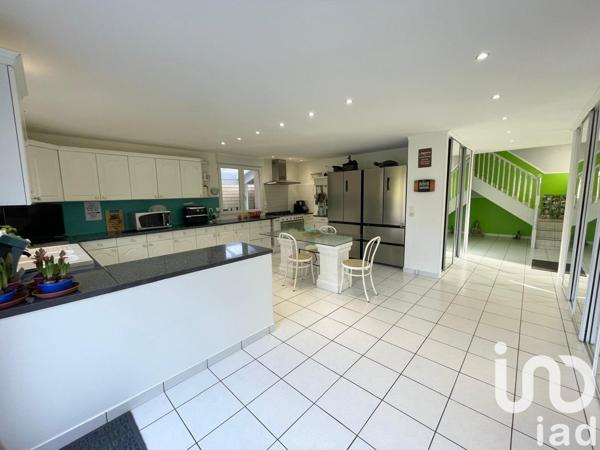 Maison 8 pièces de 213 m² à Fère-en-Tardenois (02130)