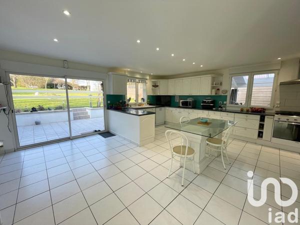 Maison 8 pièces de 213 m² à Fère-en-Tardenois (02130)