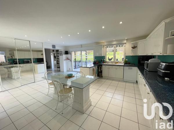Maison 8 pièces de 213 m² à Fère-en-Tardenois (02130)
