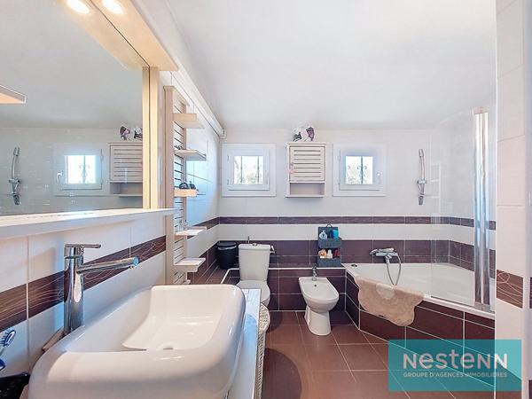 Maison à vendre à ENTRESSEN - 4 pièces avec jardin et garage