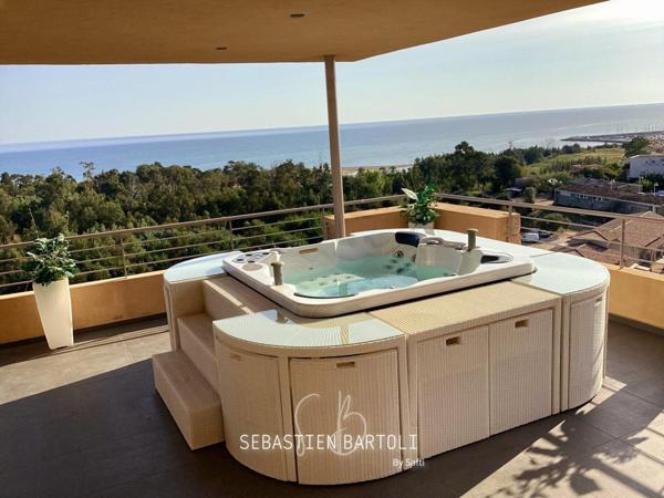 Appartement rooftop T4 de 96M2 avec vue mer