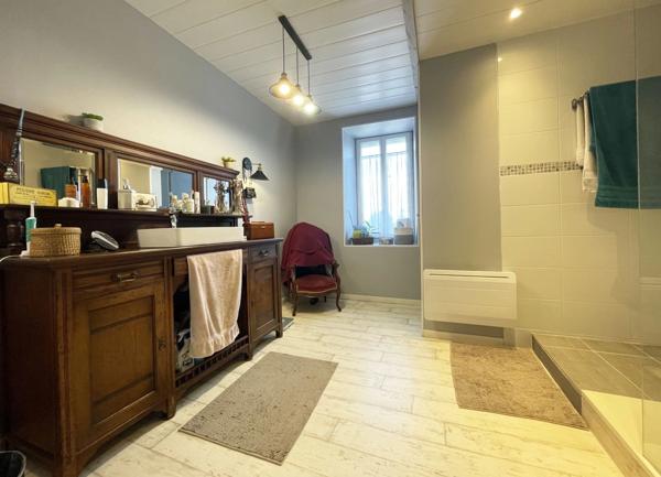 Château + gîte avec activité d’hébergement touristique proche de COGNAC (16)