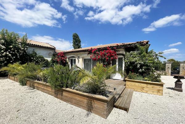 Château + gîte avec activité d’hébergement touristique proche de COGNAC (16)