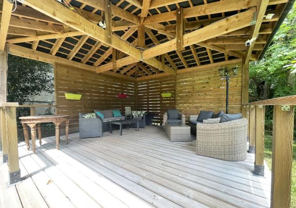 Château + gîte avec activité d’hébergement touristique proche de COGNAC (16)