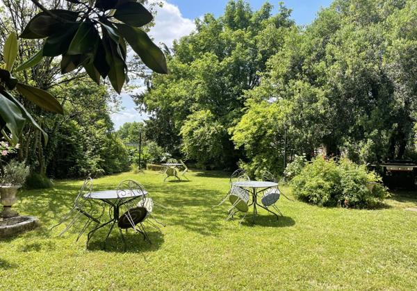 Château + gîte avec activité d’hébergement touristique proche de COGNAC (16)