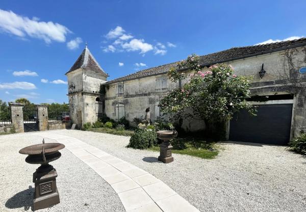Château + gîte avec activité d’hébergement touristique proche de COGNAC (16)
