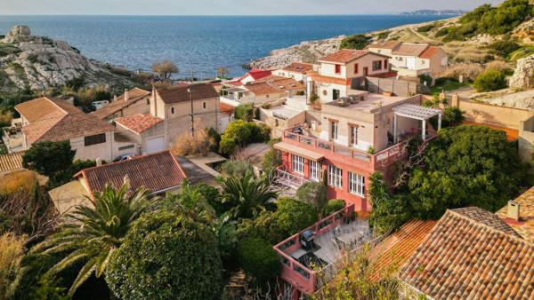 Demeure avec jardin exotique et vue mer – Calanque de Samena