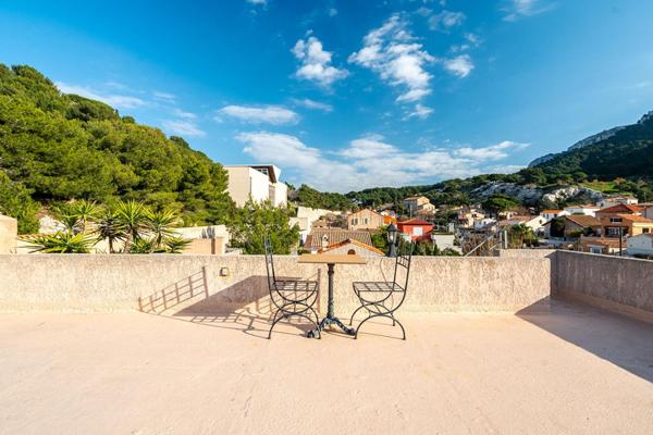 Demeure avec jardin exotique et vue mer – Calanque de Samena