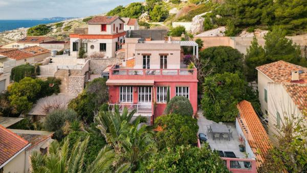 Demeure avec jardin exotique et vue mer – Calanque de Samena