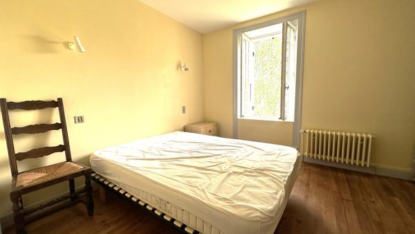 CHARMANTE LONGÈRE  SITUÉE AU CALME