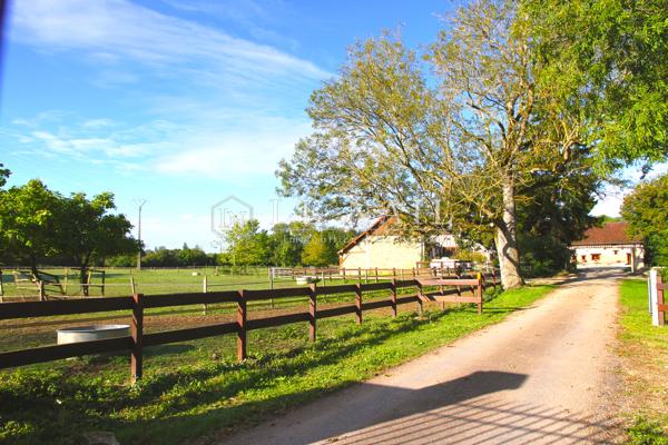 Un bel ensemble équestre, agricole et évènementiel à la campagne dans l'Aube
