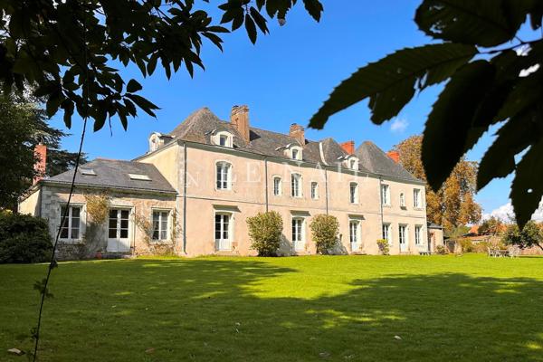 PROCHE DE NANTES, BEAU MANOIR DU XVIIème SIÈCLE AVEC DEUX LOCATIFS