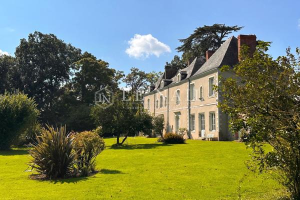 PROCHE DE NANTES, BEAU MANOIR DU XVIIème SIÈCLE AVEC DEUX LOCATIFS
