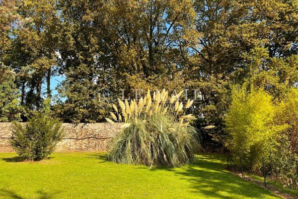 PROCHE DE NANTES, BEAU MANOIR DU XVIIème SIÈCLE AVEC DEUX LOCATIFS