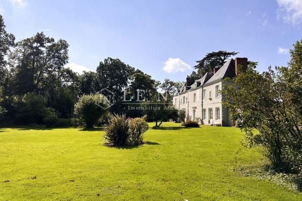 PROCHE DE NANTES, BEAU MANOIR DU XVIIème SIÈCLE AVEC DEUX LOCATIFS