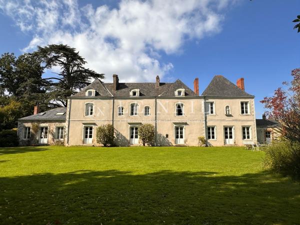 PROCHE DE NANTES, BEAU MANOIR DU XVIIème SIÈCLE AVEC DEUX LOCATIFS