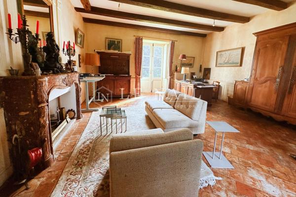 PROCHE DE NANTES, BEAU MANOIR DU XVIIème SIÈCLE AVEC DEUX LOCATIFS