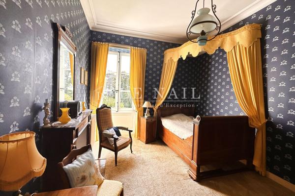 PROCHE DE NANTES, BEAU MANOIR DU XVIIème SIÈCLE AVEC DEUX LOCATIFS
