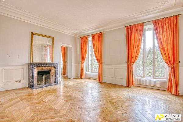 Versailles Clagny Appartement 6 pièces 158 m² carrez situé au 1er étage d'une superbe bâtisse 19ème avec grenier et 2 caves €1 320 000 ** - Référence 27211