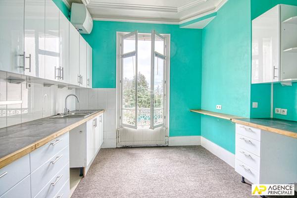 Versailles Clagny Appartement 6 pièces 158 m² carrez situé au 1er étage d'une superbe bâtisse 19ème avec grenier et 2 caves €1 320 000 ** - Référence 27211