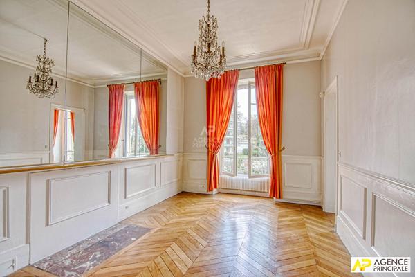 Versailles Clagny Appartement 6 pièces 158 m² carrez situé au 1er étage d'une superbe bâtisse 19ème avec grenier et 2 caves €1 320 000 ** - Référence 27211