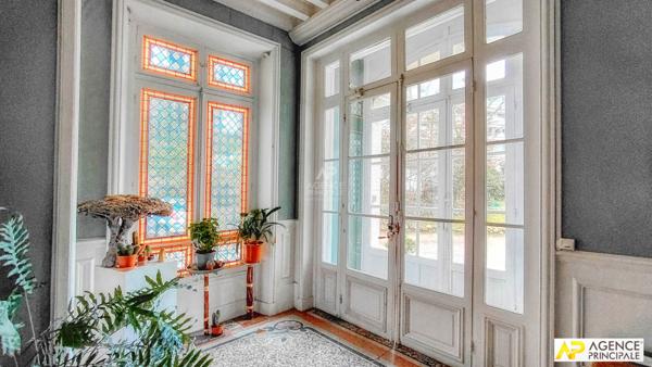 Versailles Clagny Appartement 6 pièces 158 m² carrez situé au 1er étage d'une superbe bâtisse 19ème avec grenier et 2 caves €1 320 000 ** - Référence 27211