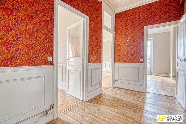 Versailles Clagny Appartement 6 pièces 158 m² carrez situé au 1er étage d'une superbe bâtisse 19ème avec grenier et 2 caves €1 320 000 ** - Référence 27211