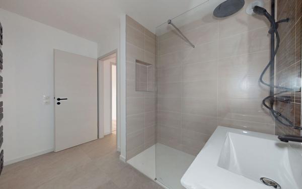 Appartement à vendre    3 pièces • 76,32 m2 Manom