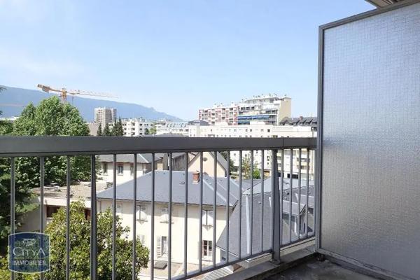 Appartement à louer 2 pièces 55.3m² Chambéry (73000)