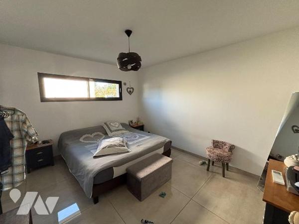A VENDRE, Gironde, proche Bordeaux, PAREMPUYRE proche du centre, dans une rue calme, Belle mais...
