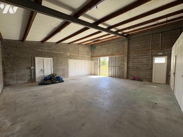 SAINT HILAIRE LA PALUD, ensemble immobilier 