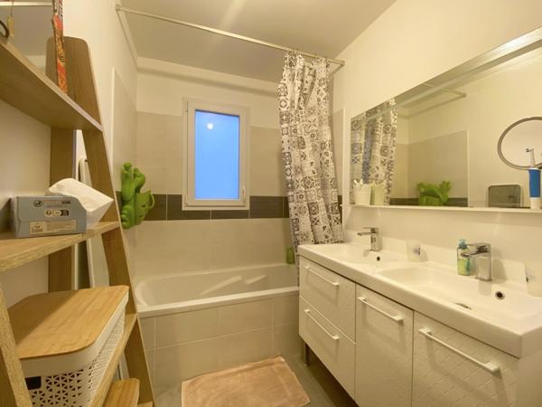 Maison contemporaine de 2021 - 3 chambres + garage