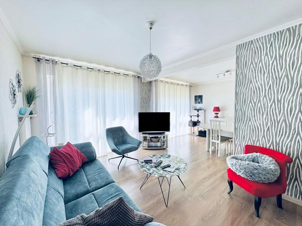 Grand T4 rénové avec ses 2 garages, ses 2 jardins et sa cave