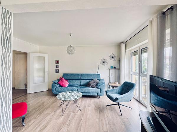 Grand T4 rénové avec ses 2 garages, ses 2 jardins et sa cave