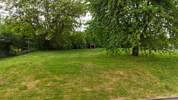Grand T4 rénové avec ses 2 garages, ses 2 jardins et sa cave