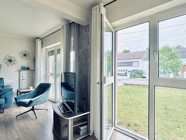 Grand T4 rénové avec ses 2 garages, ses 2 jardins et sa cave