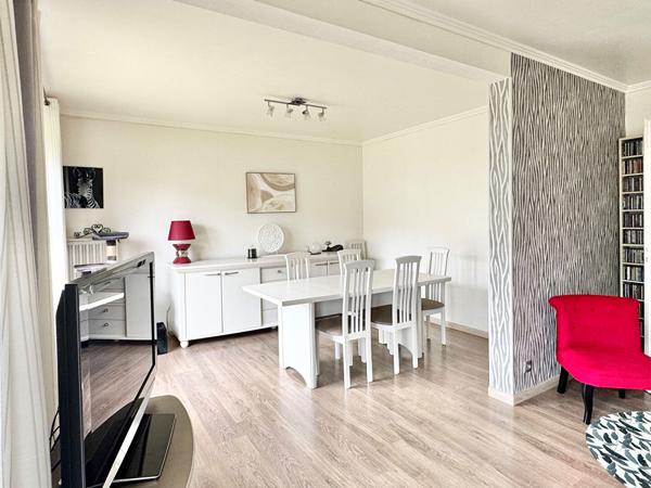 Grand T4 rénové avec ses 2 garages, ses 2 jardins et sa cave
