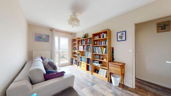 Vente exclusivité Appartement Thiais 4 pièces 75.43 m2 - cave - parking - balcons