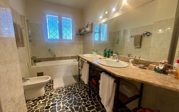 Maison à vendre    5 pièces • 169 m2 Laloubère