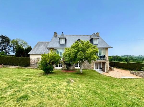 Exclusivité - Ensemble comprenant maison et appartement 140 m2 sur 3902 m2 de terrain