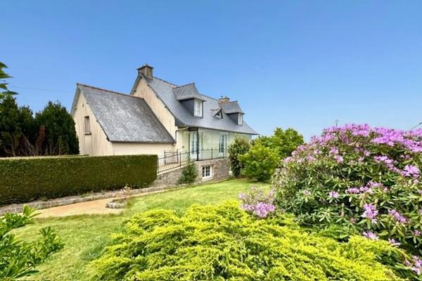 Exclusivité - Ensemble comprenant maison et appartement 140 m2 sur 3902 m2 de terrain