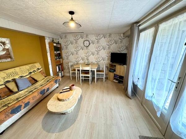 Exclusivité - Ensemble comprenant maison et appartement 140 m2 sur 3902 m2 de terrain